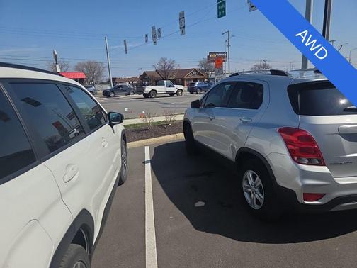 Silver Ice Metallic 2019 Chevrolet Trax LT