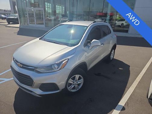 Silver Ice Metallic 2019 Chevrolet Trax LT