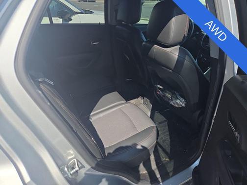 Silver Ice Metallic 2019 Chevrolet Trax LT