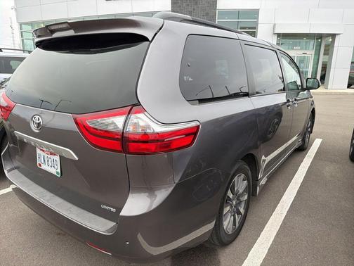 2020 Toyota Sienna Limited Premium