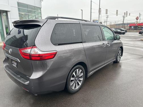 2020 Toyota Sienna Limited Premium