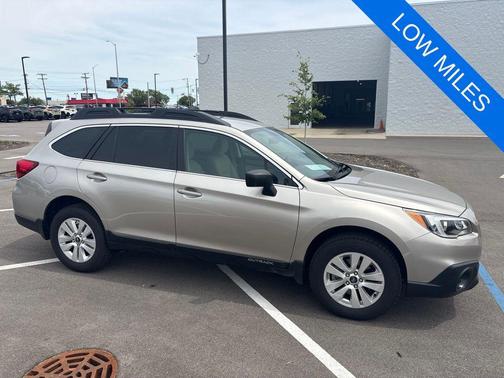 Gold 2017 Subaru Outback 2.5i