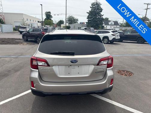 Gold 2017 Subaru Outback 2.5i