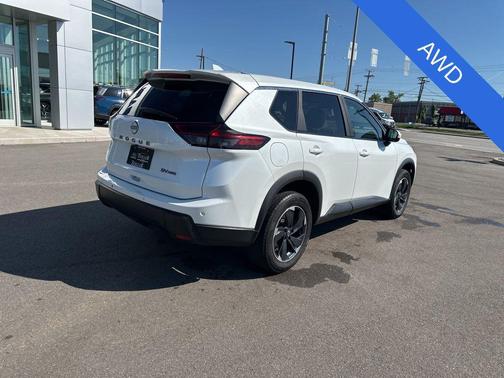 Everest White Pearl 2024 Nissan Rogue SV