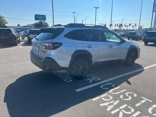 Ice Silver Metallic 2025 Subaru Outback Onyx Edition XT
