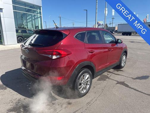 Gemstone Red 2018 Hyundai TUCSON SE