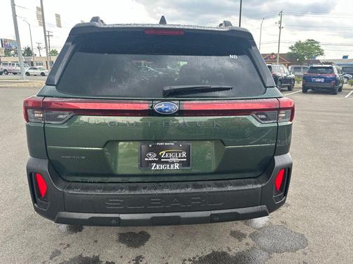 Deep Emerald Green Pearl 2026 Subaru Outback Limited XT