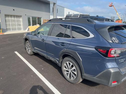 2025 Subaru Outback Premium