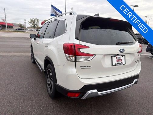 Crystal White Pearl 2024 Subaru Forester Touring