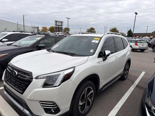 Crystal White Pearl 2024 Subaru Forester Touring