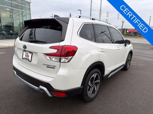 Crystal White Pearl 2024 Subaru Forester Touring