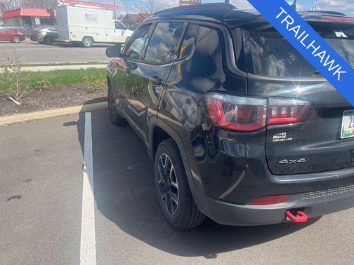 Diamond Black Crystal Pearlcoat 2018 Jeep Compass Trailhawk