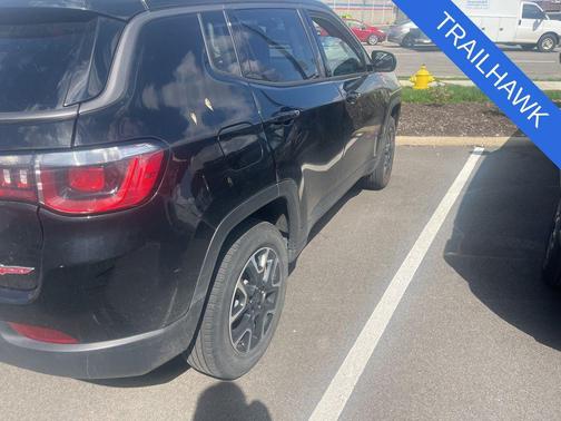 Diamond Black Crystal Pearlcoat 2018 Jeep Compass Trailhawk