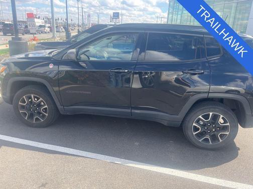 Diamond Black Crystal Pearlcoat 2018 Jeep Compass Trailhawk