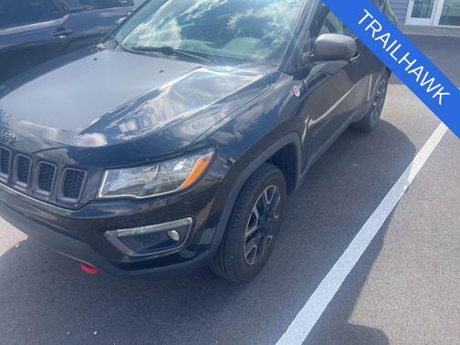 Diamond Black Crystal Pearlcoat 2018 Jeep Compass Trailhawk