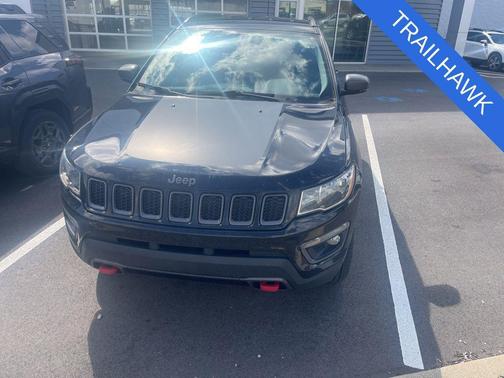 Diamond Black Crystal Pearlcoat 2018 Jeep Compass Trailhawk
