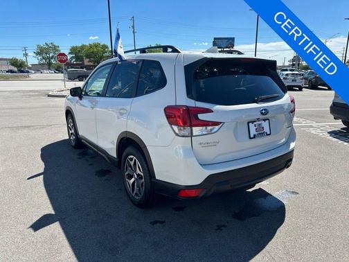 Crystal White Pearl 2022 Subaru Forester Premium