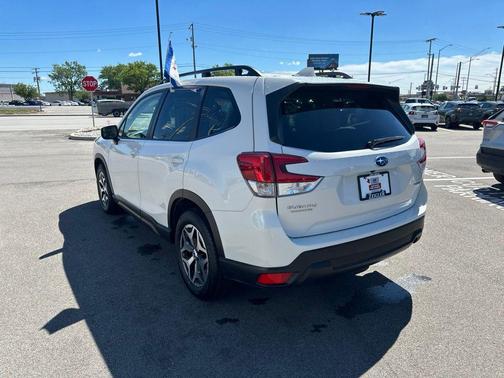 Crystal White Pearl 2022 Subaru Forester Premium