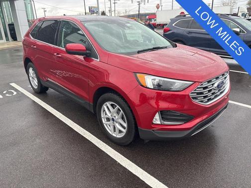 Red Metallic 2022 Ford Edge SEL