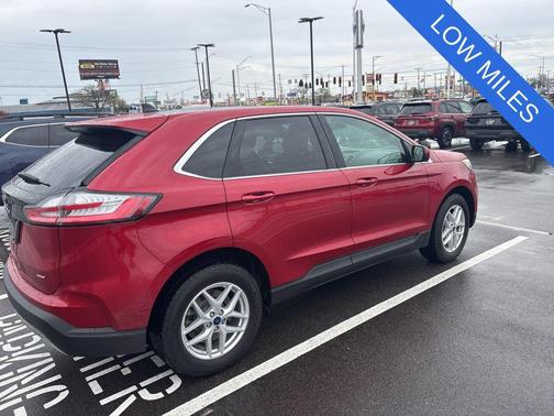 Red Metallic 2022 Ford Edge SEL