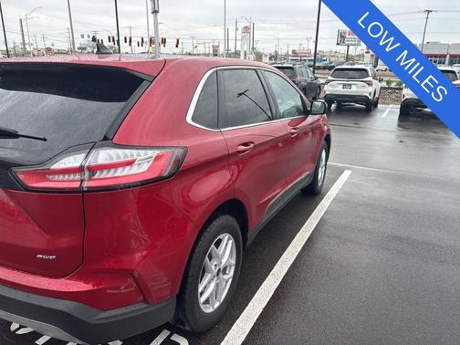 Red Metallic 2022 Ford Edge SEL