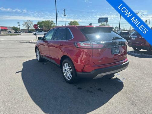 Red Metallic 2022 Ford Edge SEL