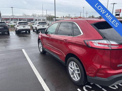 Red Metallic 2022 Ford Edge SEL