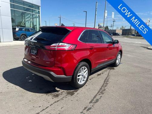 Red Metallic 2022 Ford Edge SEL
