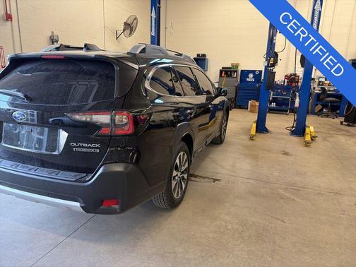 Crystal Black Silica 2025 Subaru Outback Touring XT