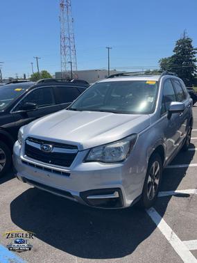 Ice Silver Metallic 2017 Subaru Forester 2.5i Premium
