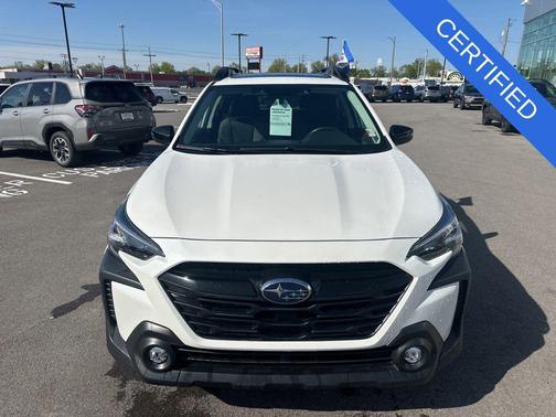 Crystal White Pearl 2025 Subaru Outback Onyx Edition