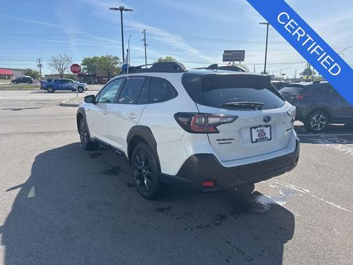Crystal White Pearl 2025 Subaru Outback Onyx Edition