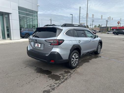 Ice Silver Metallic 2025 Subaru Outback Premium