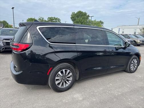 2024 Chrysler Pacifica Hybrid Select