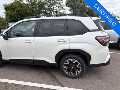 Crystal White Pearl 2025 Subaru Forester Premium