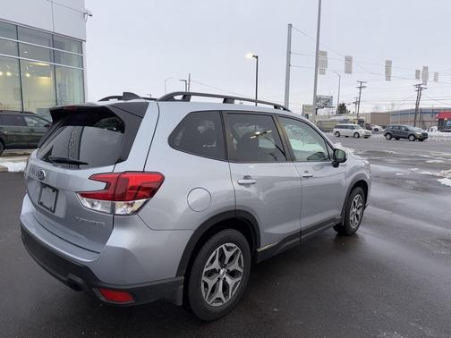 2024 Subaru Forester Premium