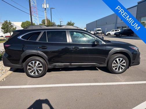 Crystal Black Silica 2023 Subaru Outback Premium