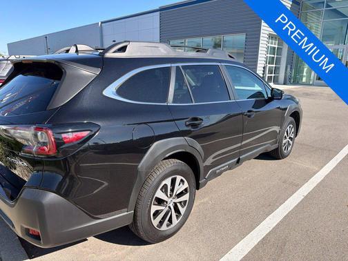 Crystal Black Silica 2023 Subaru Outback Premium
