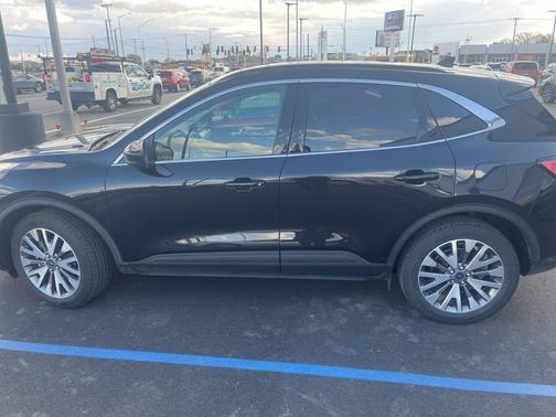 2022 Ford Escape Titanium