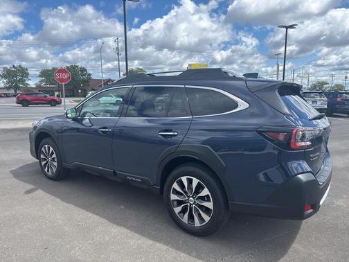 2025 Subaru Outback Touring XT