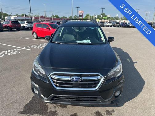 Crystal Black Silica 2018 Subaru Outback 3.6R Limited