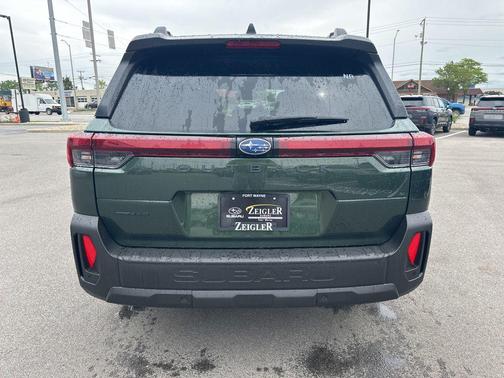 Deep Emerald Green Pearl 2026 Subaru Outback Premium