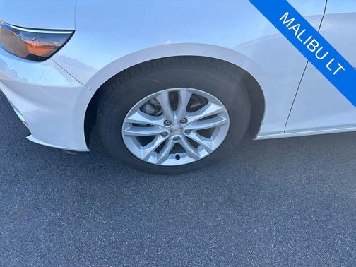 Iridescent Pearl Tricoat 2018 Chevrolet Malibu LT