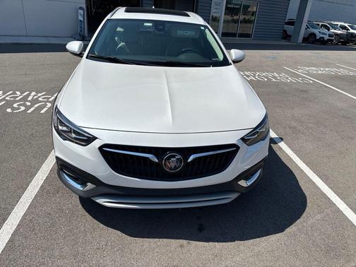 White Frost Tricoat 2018 Buick Regal TourX Essence