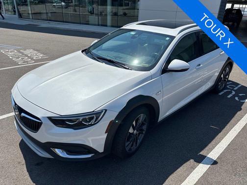 White Frost Tricoat 2018 Buick Regal TourX Essence