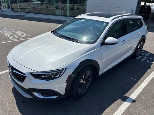White Frost Tricoat 2018 Buick Regal TourX Essence