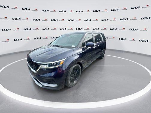2022 Kia Carnival LX