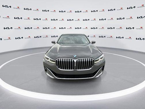 Bernina Grey Amber Effect Metallic 2022 BMW 740 i