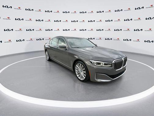 Bernina Grey Amber Effect Metallic 2022 BMW 740 i