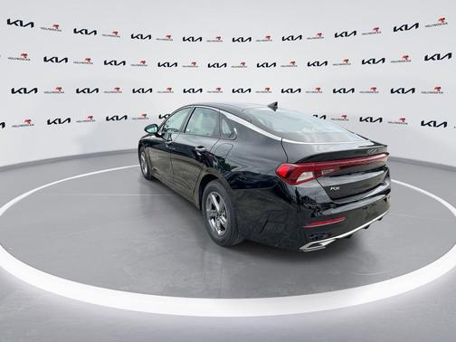 Ebony Black 2022 Kia K5 LXS